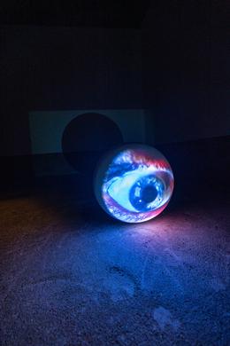 Ausstellungsansicht &raquo;Shoot out with the cops&laquo; Tony Oursler