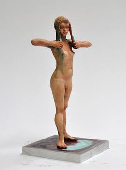 »Kraftmädchen (2)« 2020. Bronze, aluminium, oil paint. 17 cm