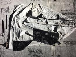 »Used Painter‘s Tarpaulin on Cannon Street while shooting RSVP (Situations)« Pigmentprint auf Hahnemühle Papier, überzeichnet mit Pigmentstift . 30 x 40 cm