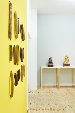 Sebastian Neeb &raquo;The Problem with the wooden Wurst&laquo; Ausstellungsansicht . maerzgalerie Berlin