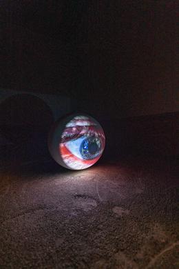 Ausstellungsansicht »Shoot out with the cops« Tony Oursler